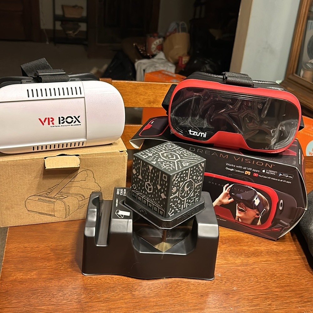 Set of 2 VR headsets and a Merge Cube!